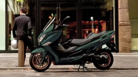 Suzuki Burgman 400 Makes India Debut at Mumbai Matsuri; Premium Maxi-Scooter Launch Likely