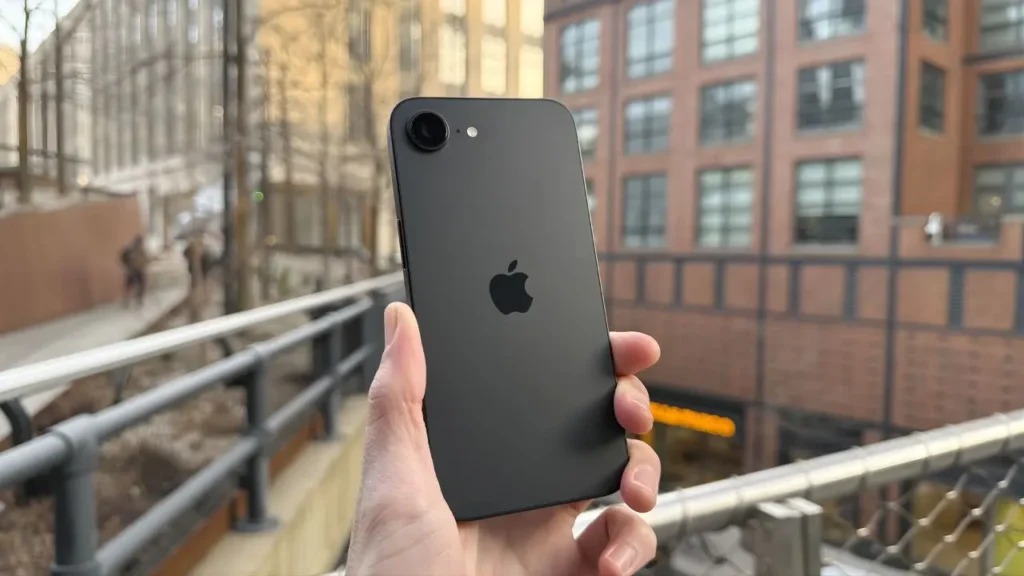 iPhone 16e